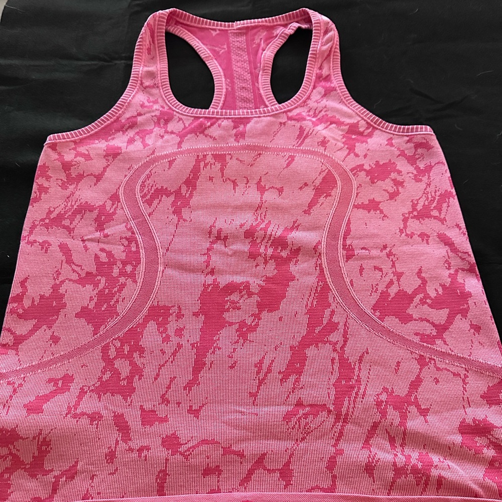 Lululemon Racerback athletic tank. Cool pink splash pattern. Size 8.